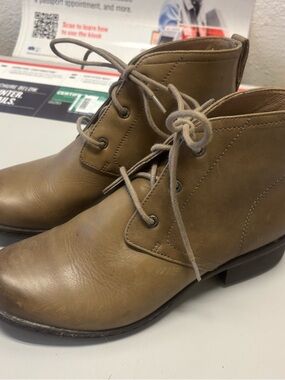Bogs Lace-Up Ankle Boots